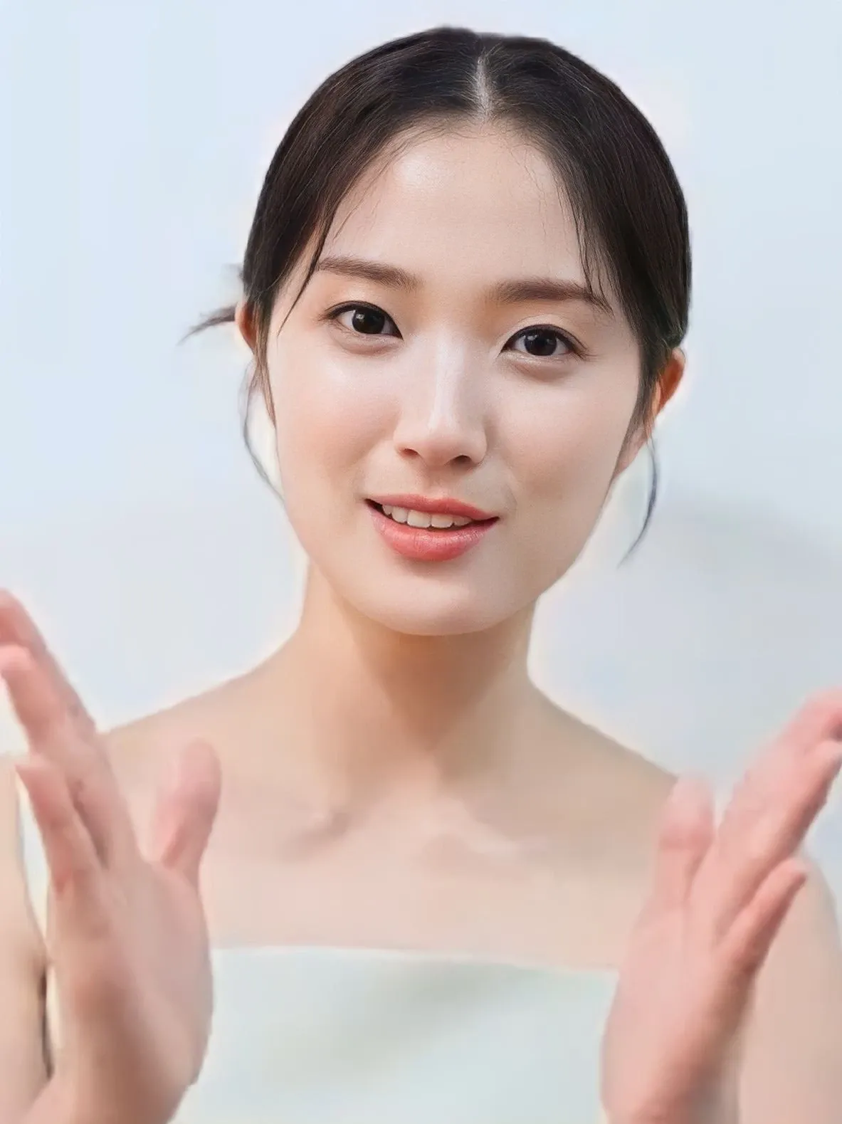 Recent activity shot of Kim Hyeyoon