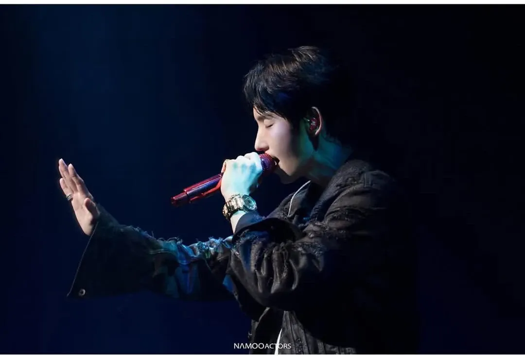 A moment captured by a fan of Lee Joongi