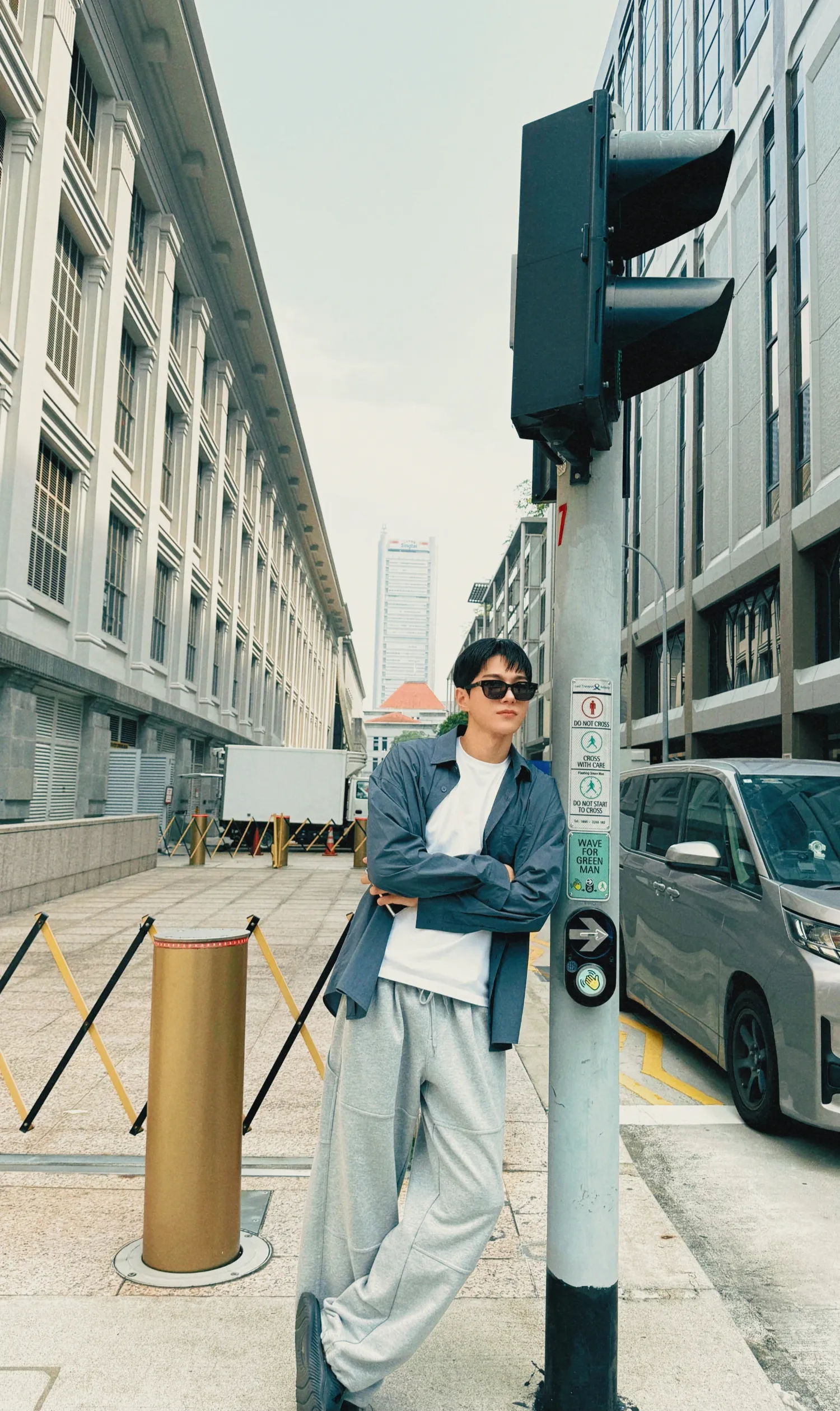 Emotional wallpaper shared by fans for Kim Myungsoo (L)