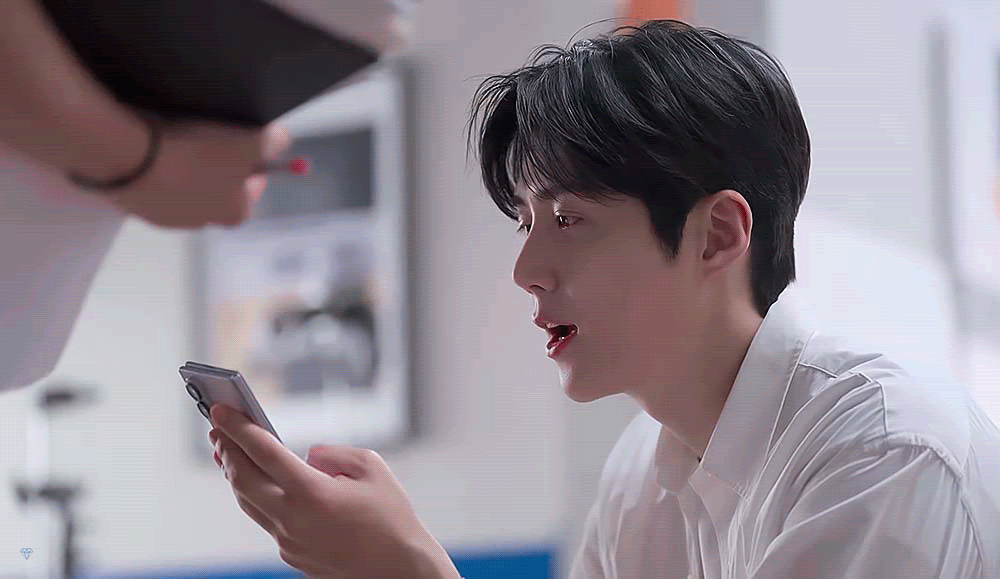 Behind-the-scenes cut of Kim Seonho