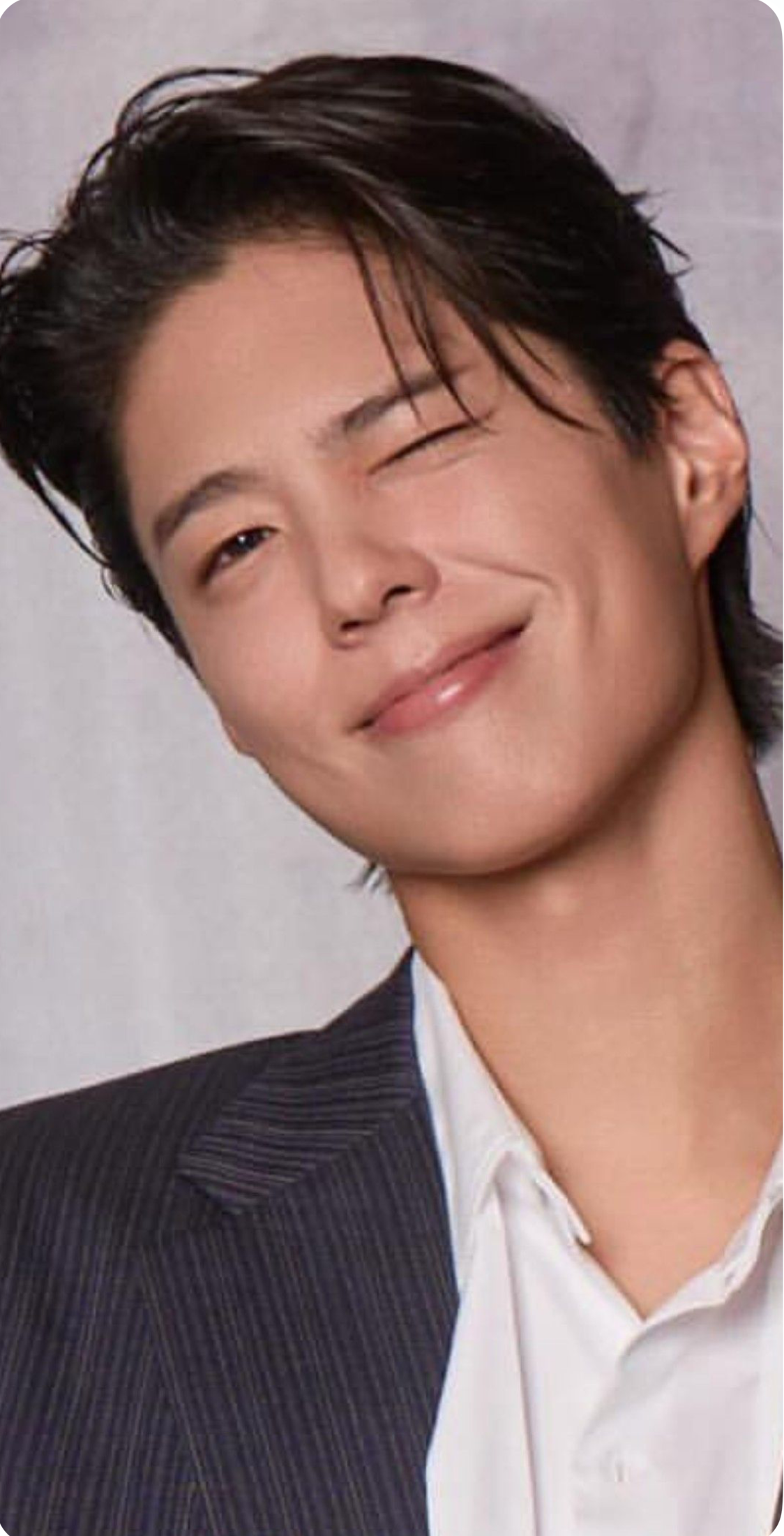 Emotional wallpaper shared by fans for Park Bogum