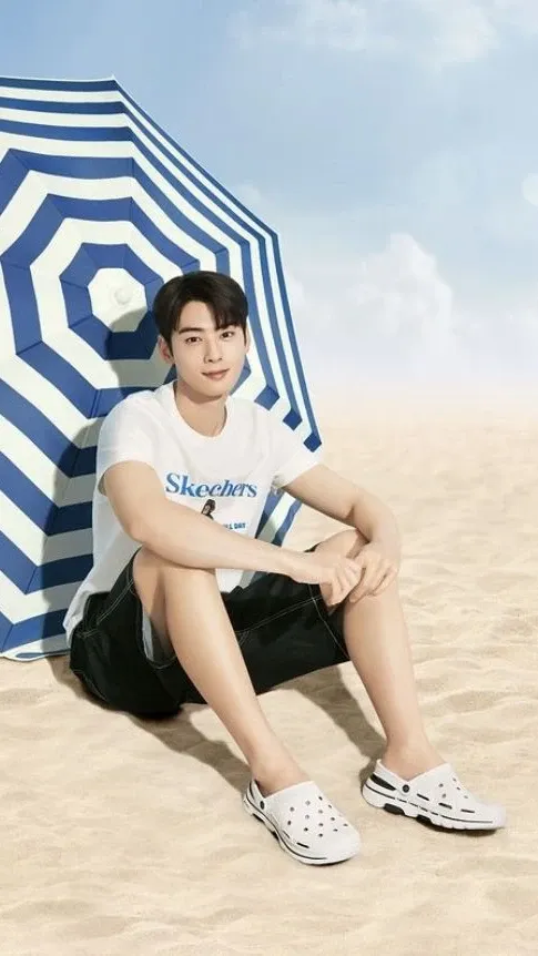 A moment captured by a fan of Cha Eunwoo