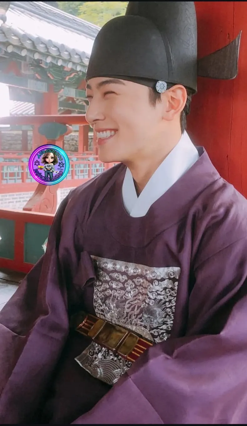 Behind-the-scenes cut of Cha Eunwoo