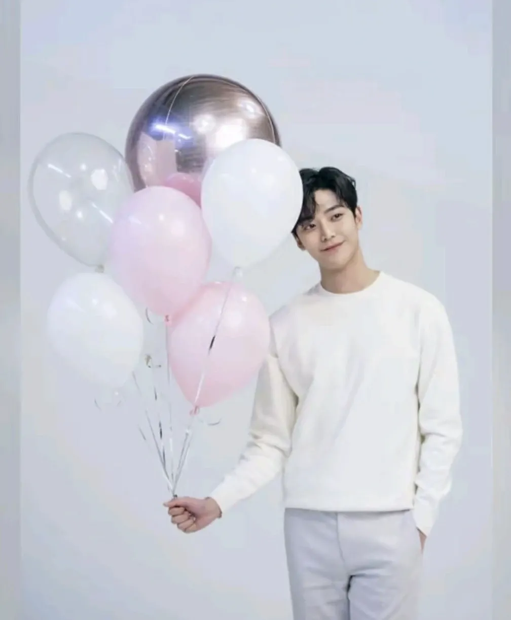 Foto terbaru dari Rowoon