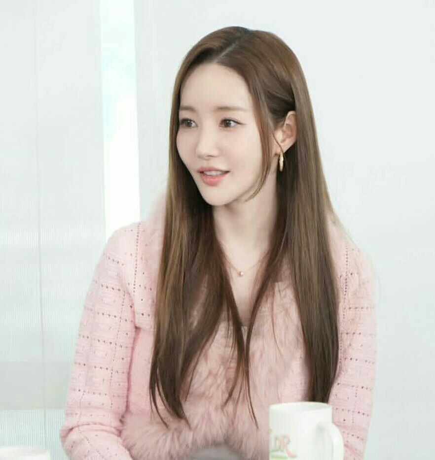 Behind-the-scenes cut of Park Minyoung