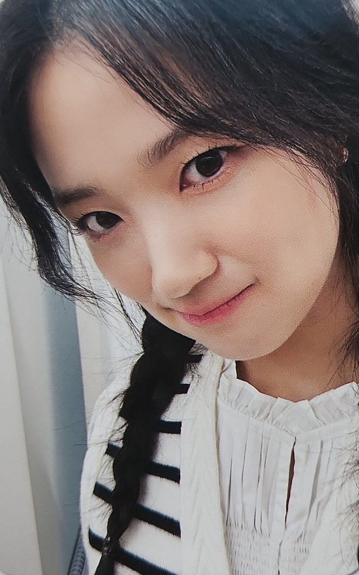 Behind-the-scenes cut of Kim Hyeyoon