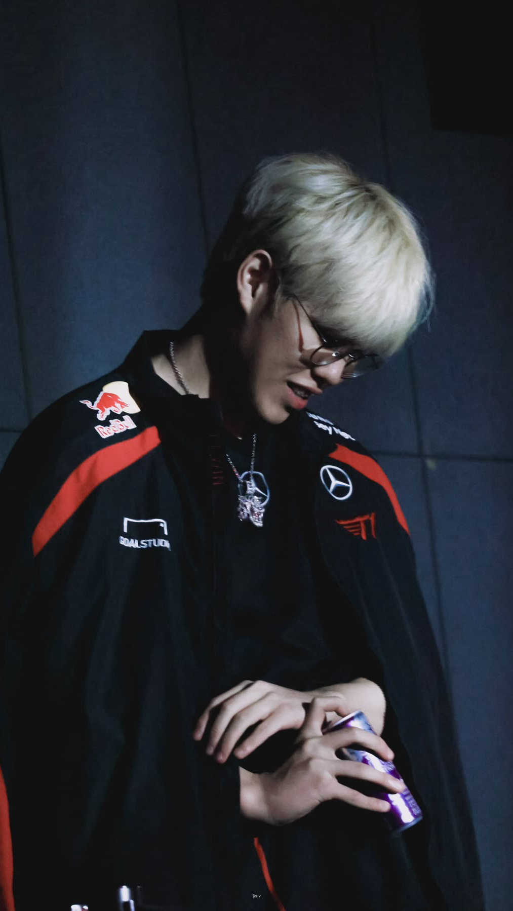 Special wallpaper made by Oner's fans
