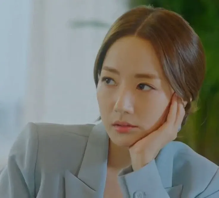 Behind-the-scenes cut of Park Minyoung