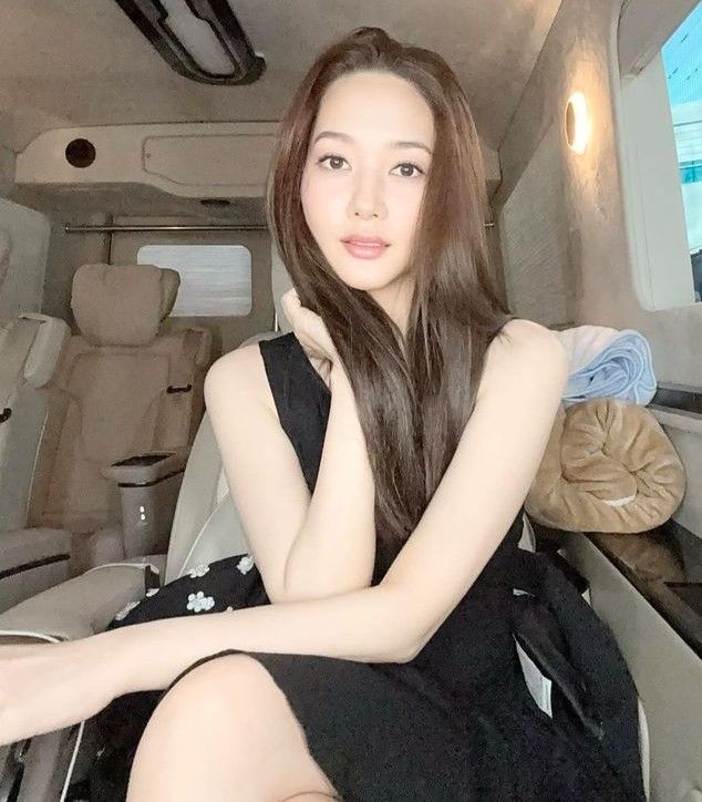 Behind-the-scenes cut of Park Minyoung