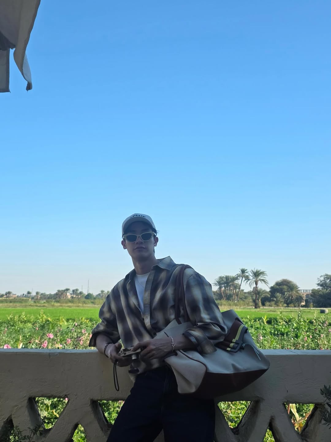 Behind-the-scenes cut of Tay Tawan Vihokratana