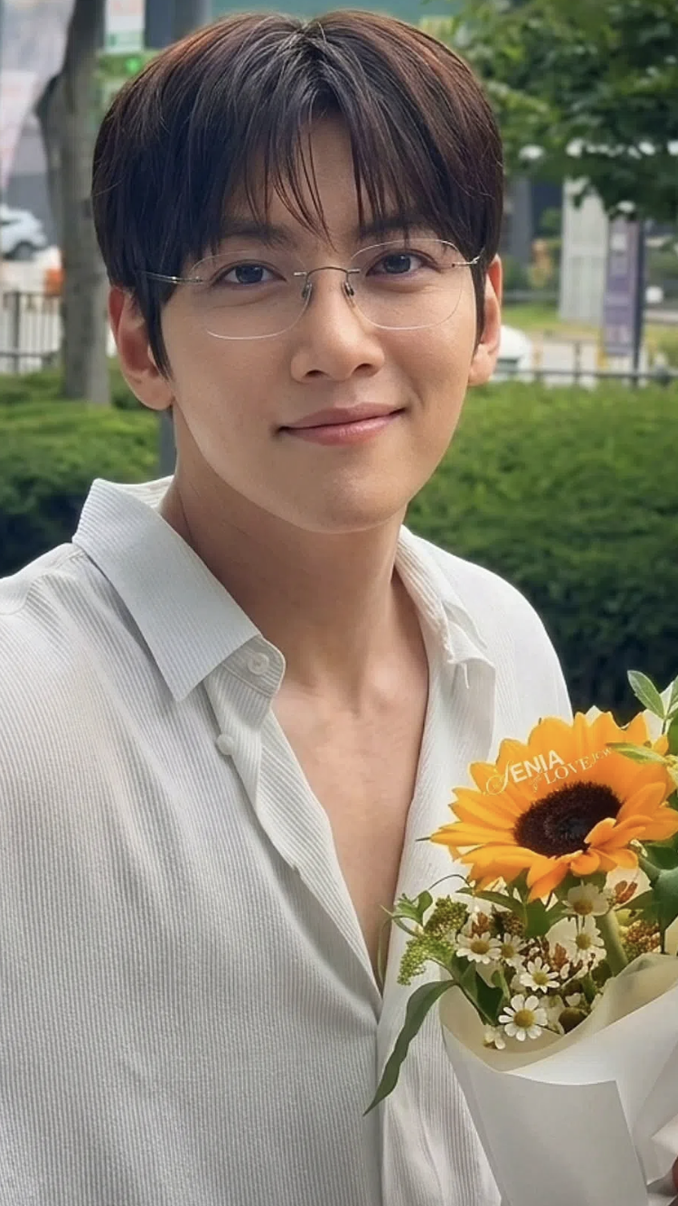 Behind-the-scenes cut of Ji Changwook