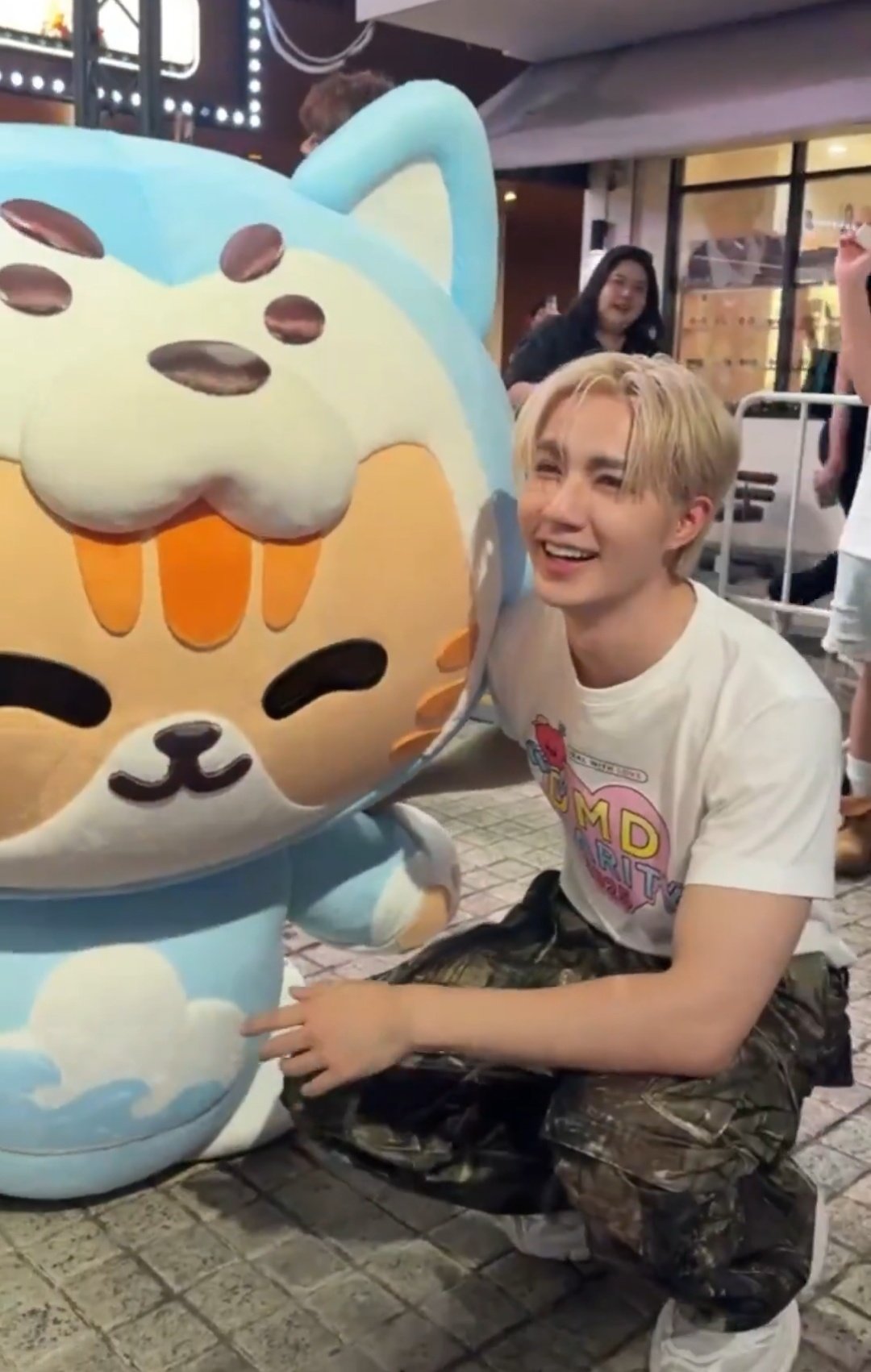 Behind-the-scenes cut of ZeePruk