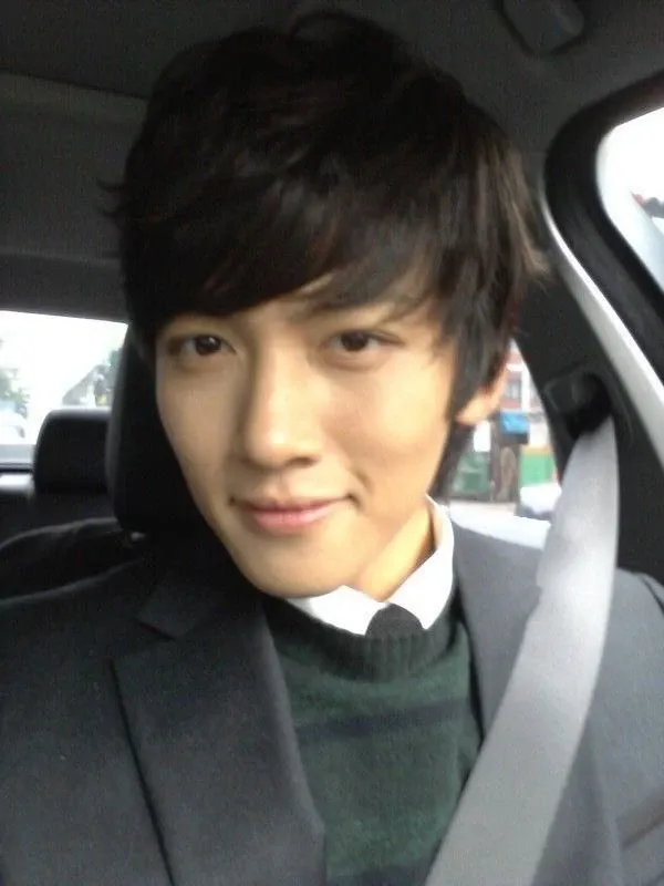 Behind-the-scenes cut of Ji Changwook