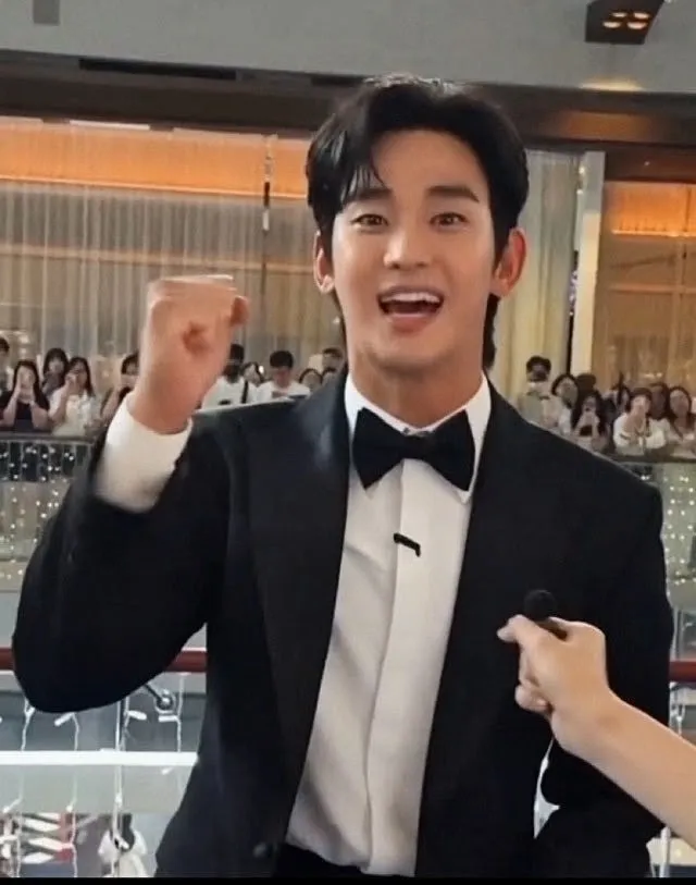 A moment captured by a fan of Kim Soohyun