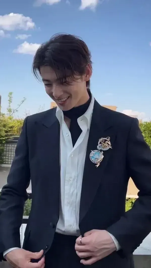 Behind-the-scenes cut of Cha Eunwoo