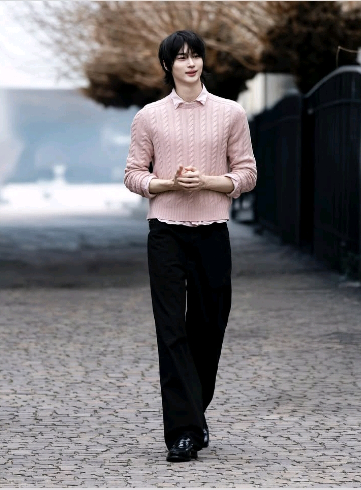 Behind-the-scenes cut of Byeon Wooseok