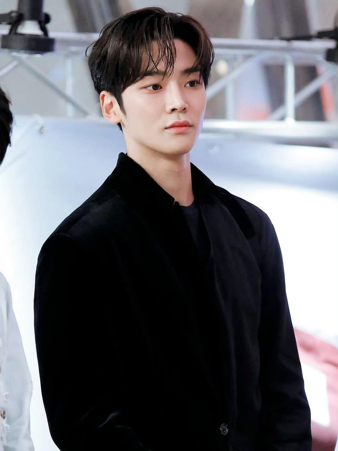 Foto kegiatan terbaru dari Rowoon