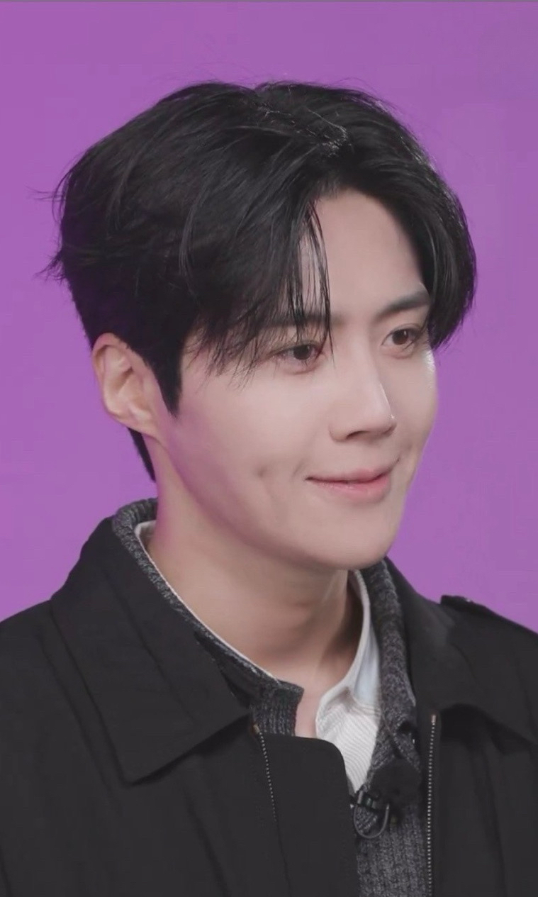 Emotional wallpaper shared by fans for Kim Seonho