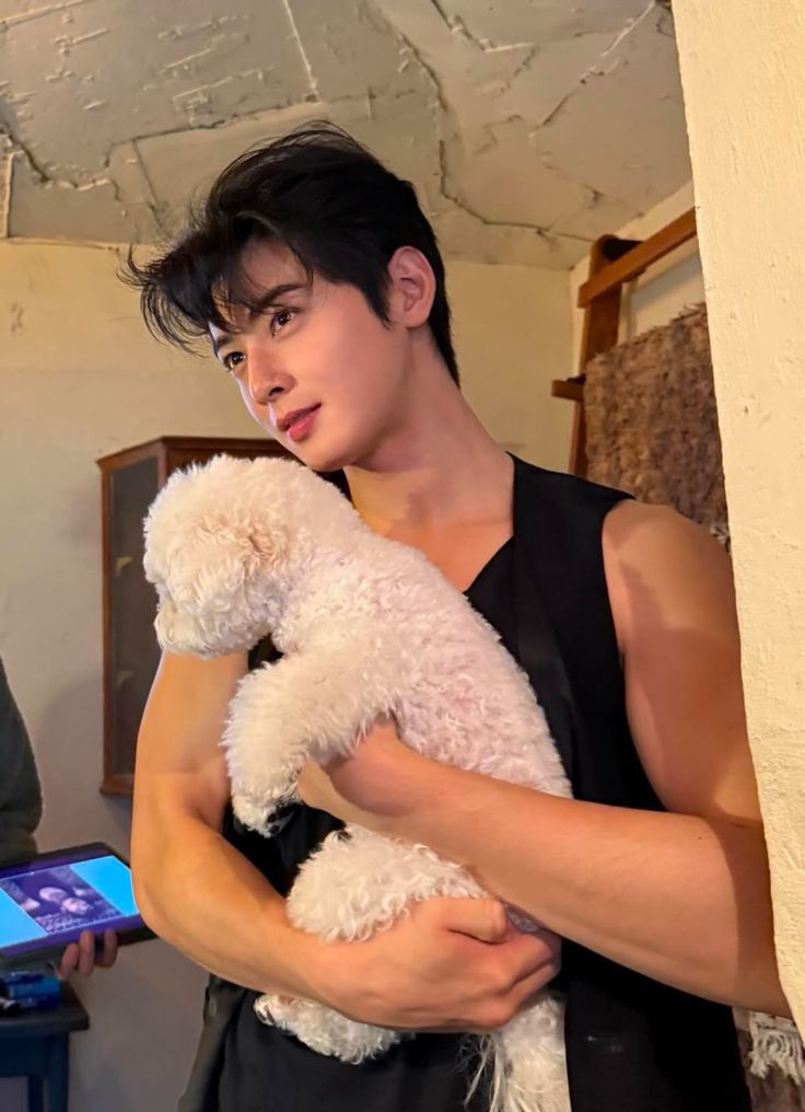 Recent activity shot of Cha Eunwoo