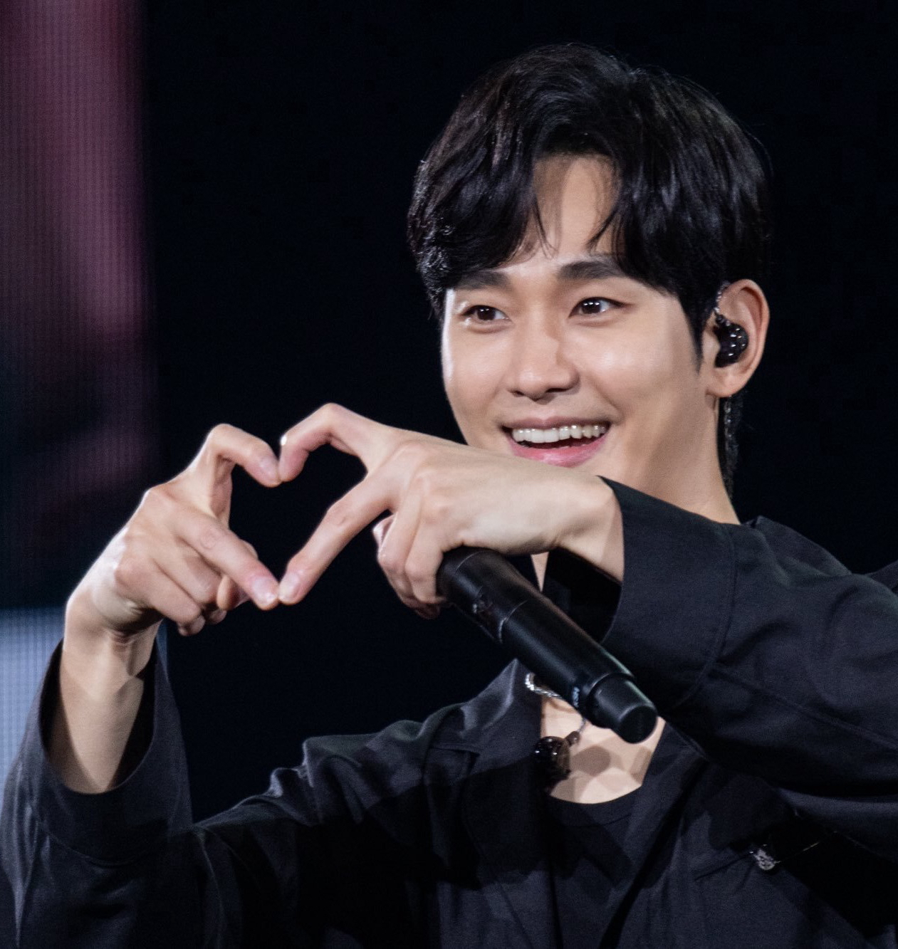 A moment captured by a fan of Kim Soohyun