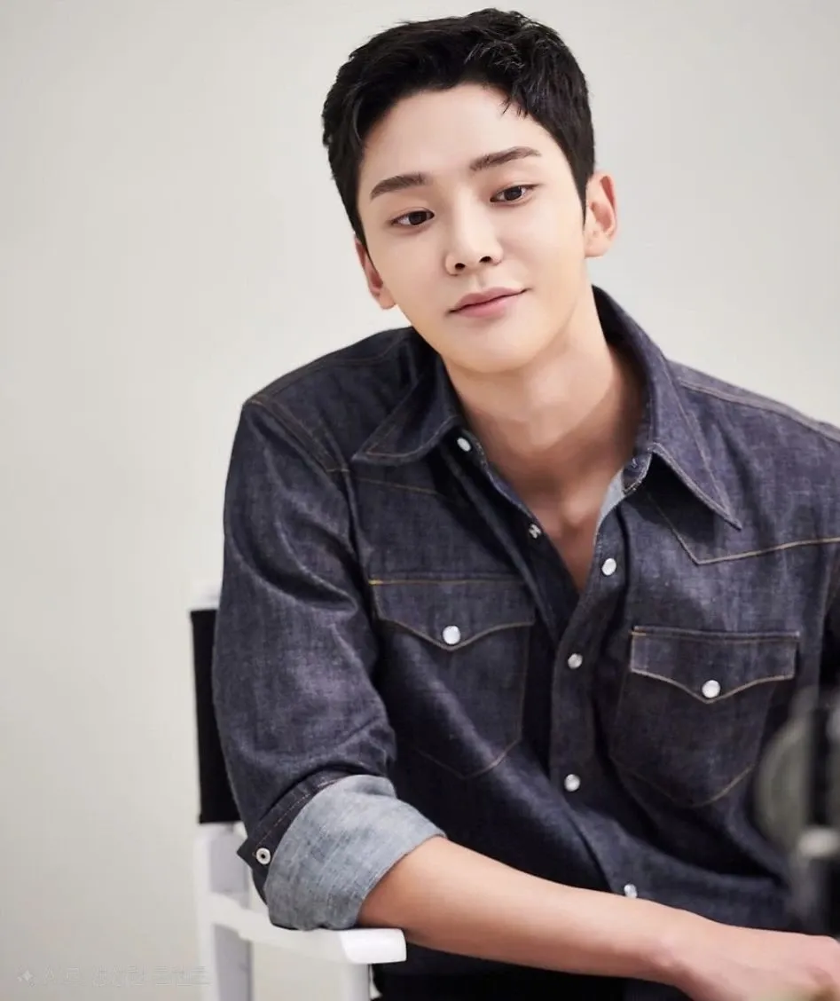 Foto terbaru dari Rowoon