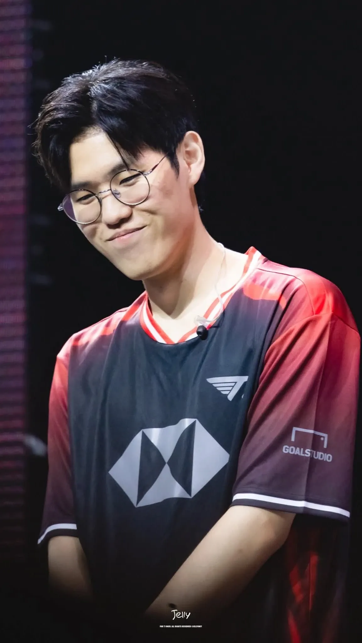 Emotional wallpaper shared by fans for Oner