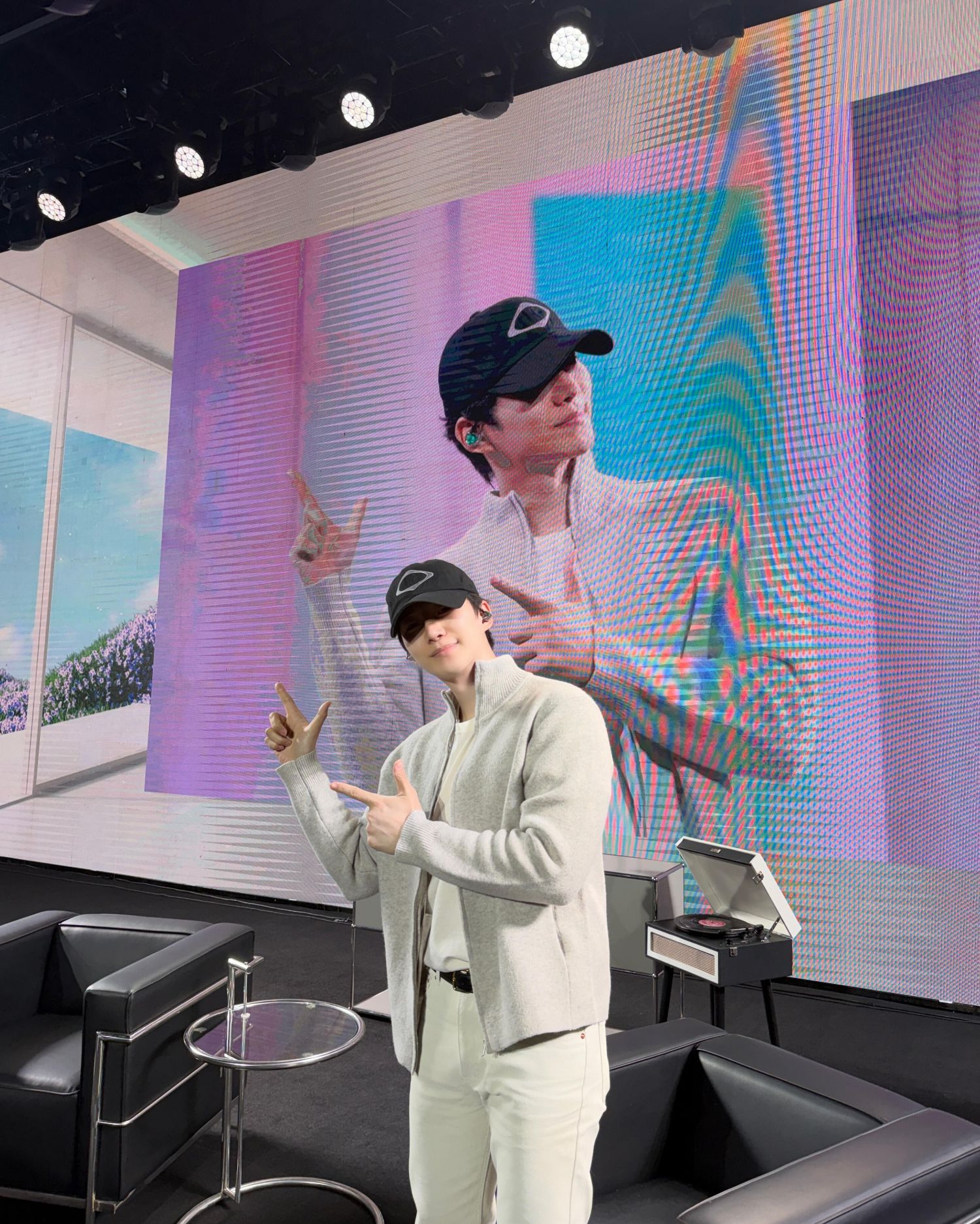 Foto kegiatan terbaru dari Lee Junho