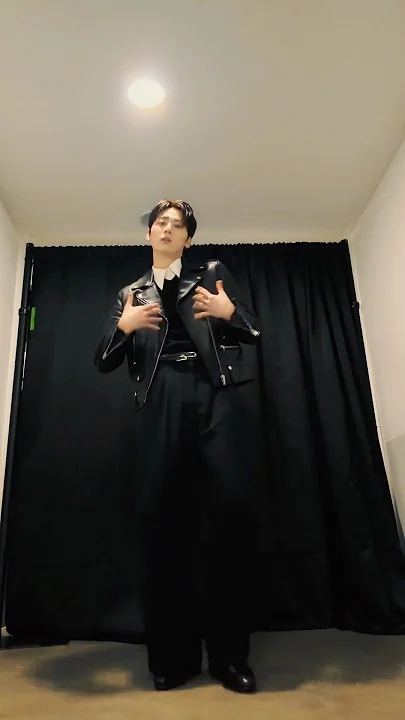 Behind-the-scenes cut of Hwang Minhyun