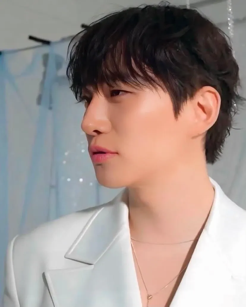 Foto terbaru dari Lee Junho