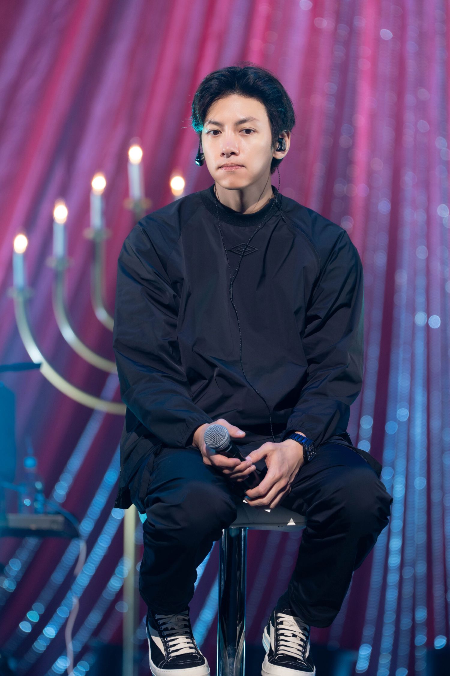 粉丝拍下的池昌旭瞬间