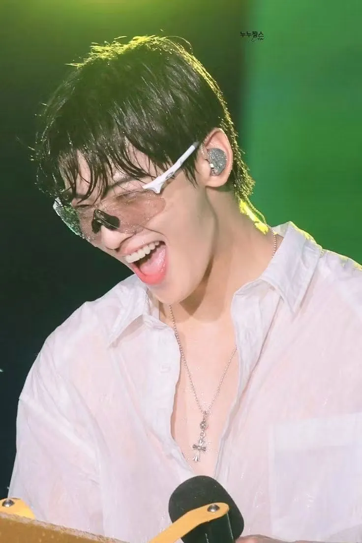 A moment captured by a fan of Cha Eunwoo