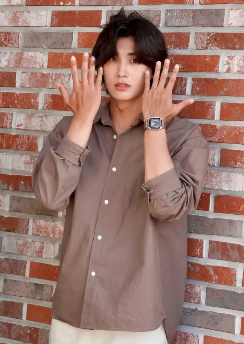 A moment captured by a fan of Park Hyungsik