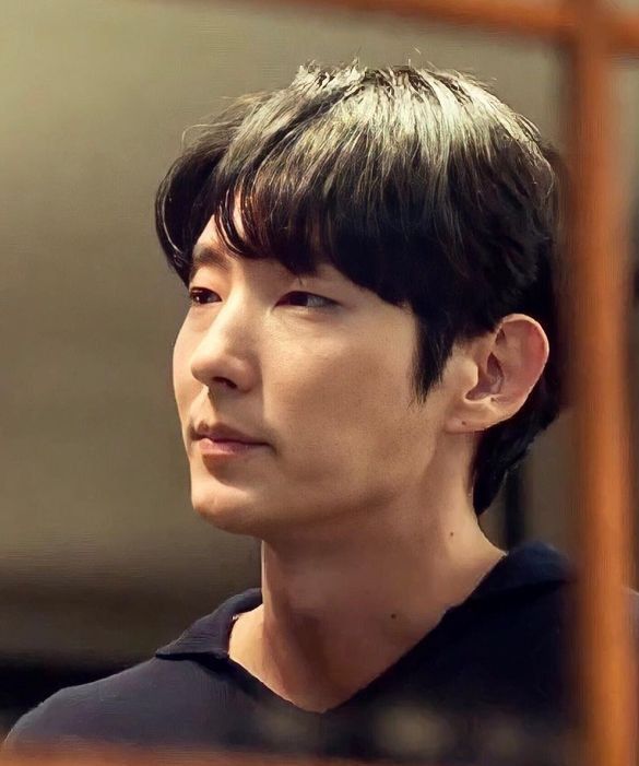 A moment captured by a fan of Lee Joongi