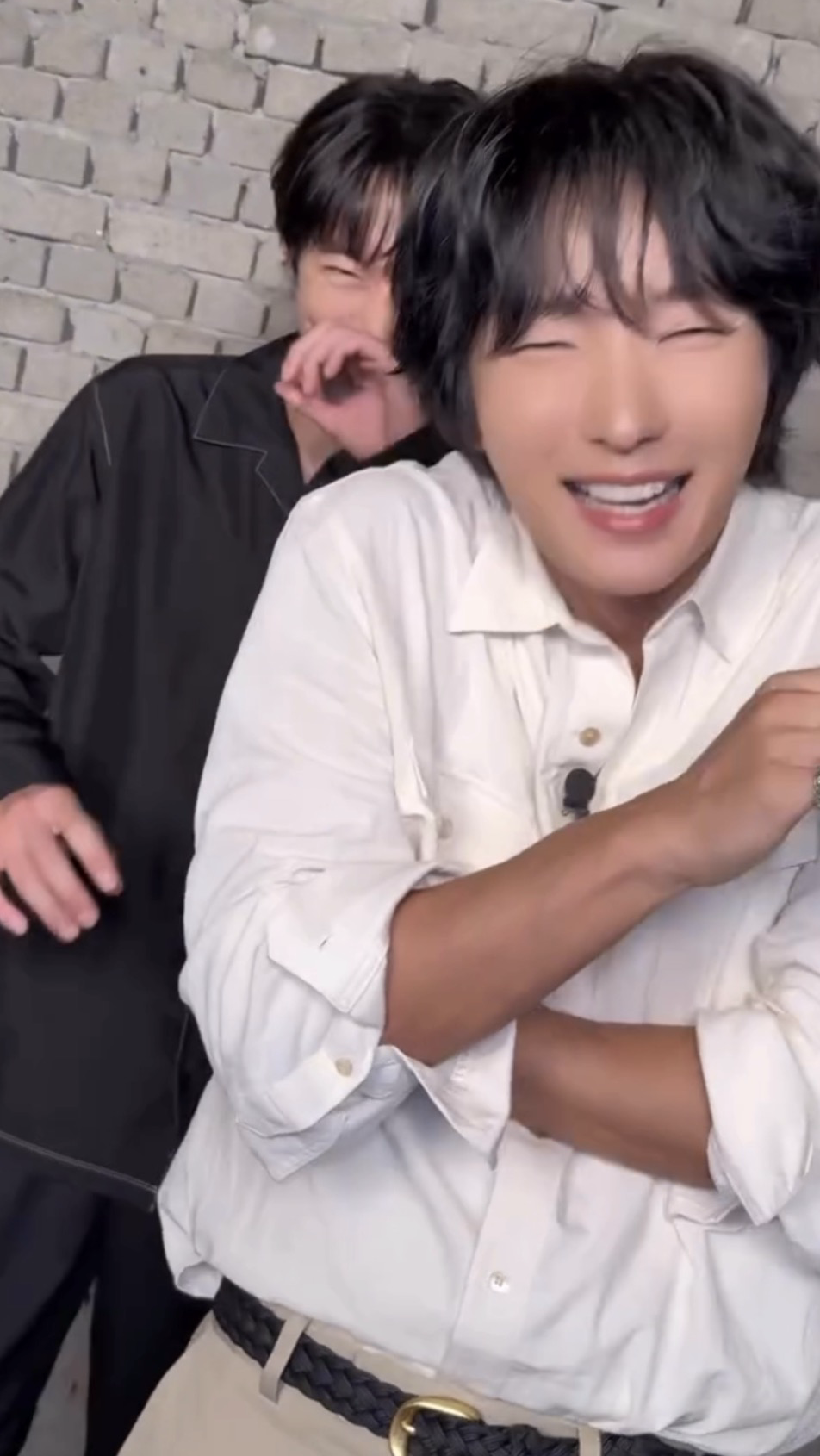 Emotional wallpaper shared by fans for Lee Joongi