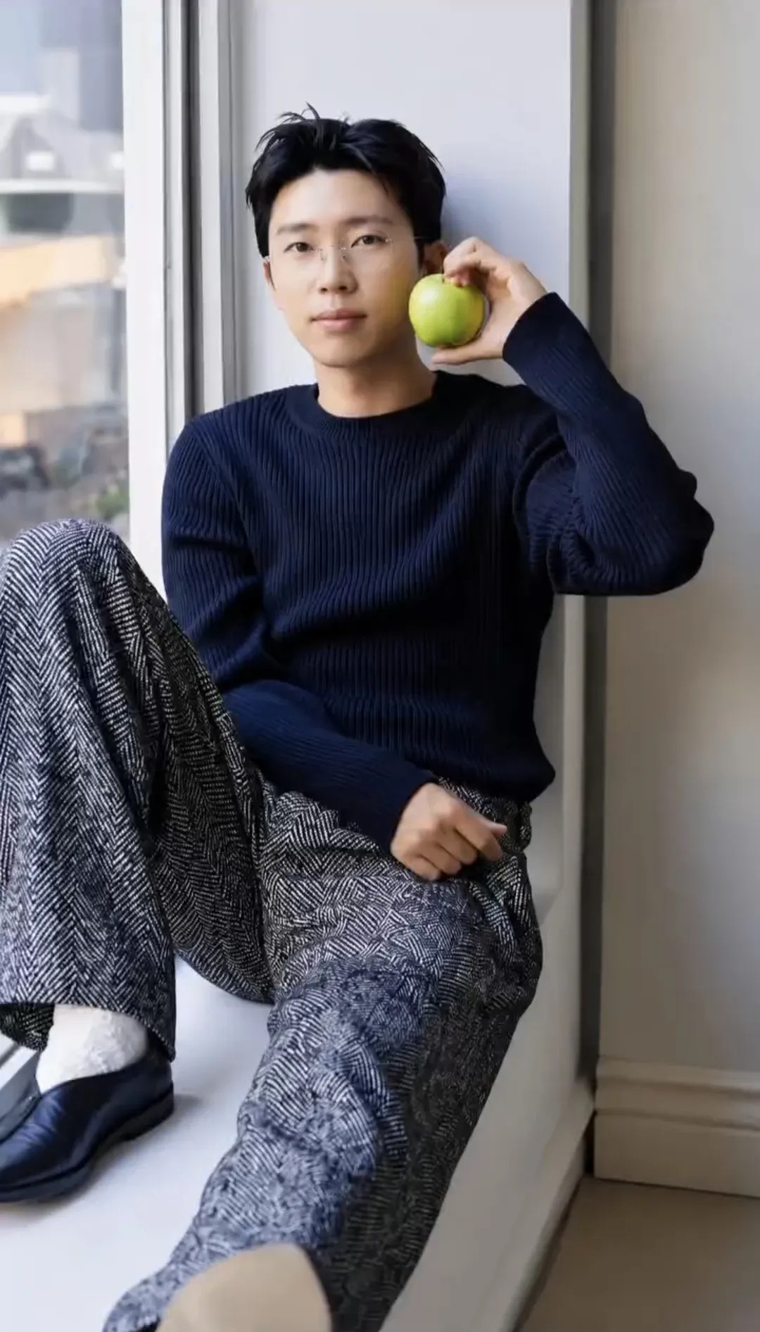 Behind-the-scenes cut of Lim Youngwoong