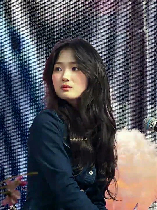 A moment captured by a fan of Kim Hyeyoon