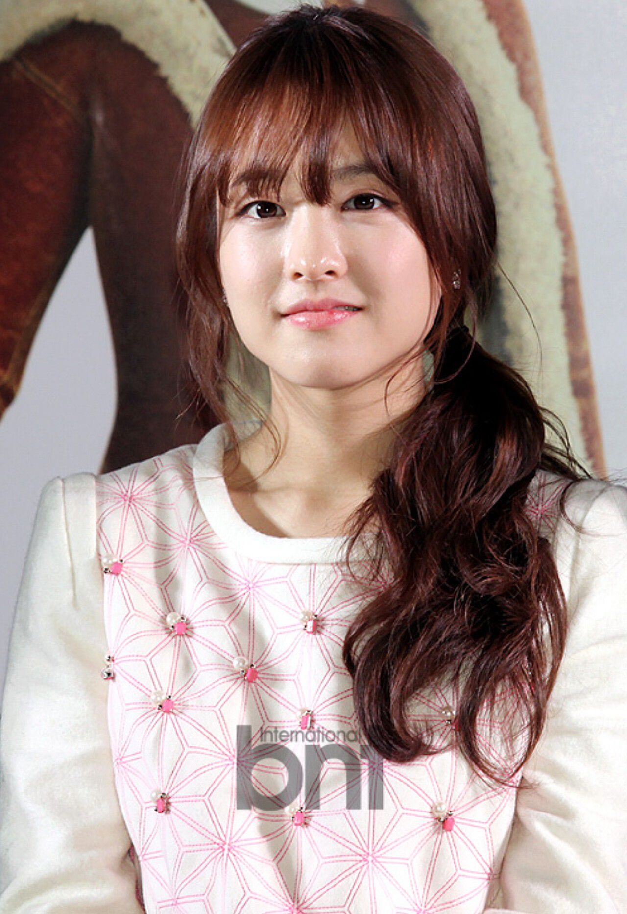 Behind-the-scenes cut of Park Boyoung