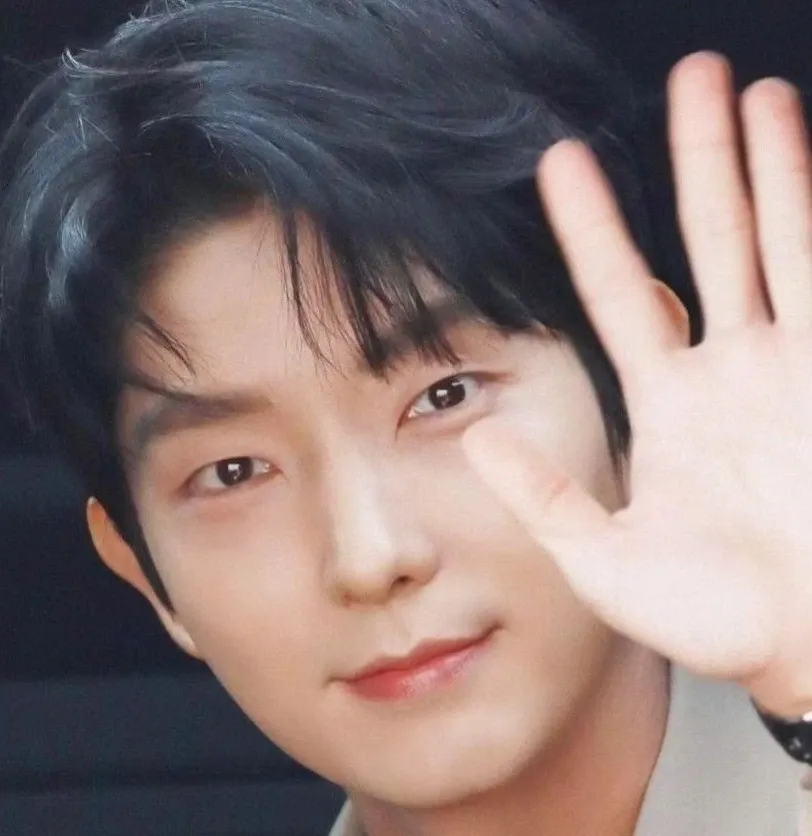 Recent activity shot of Lee Joongi