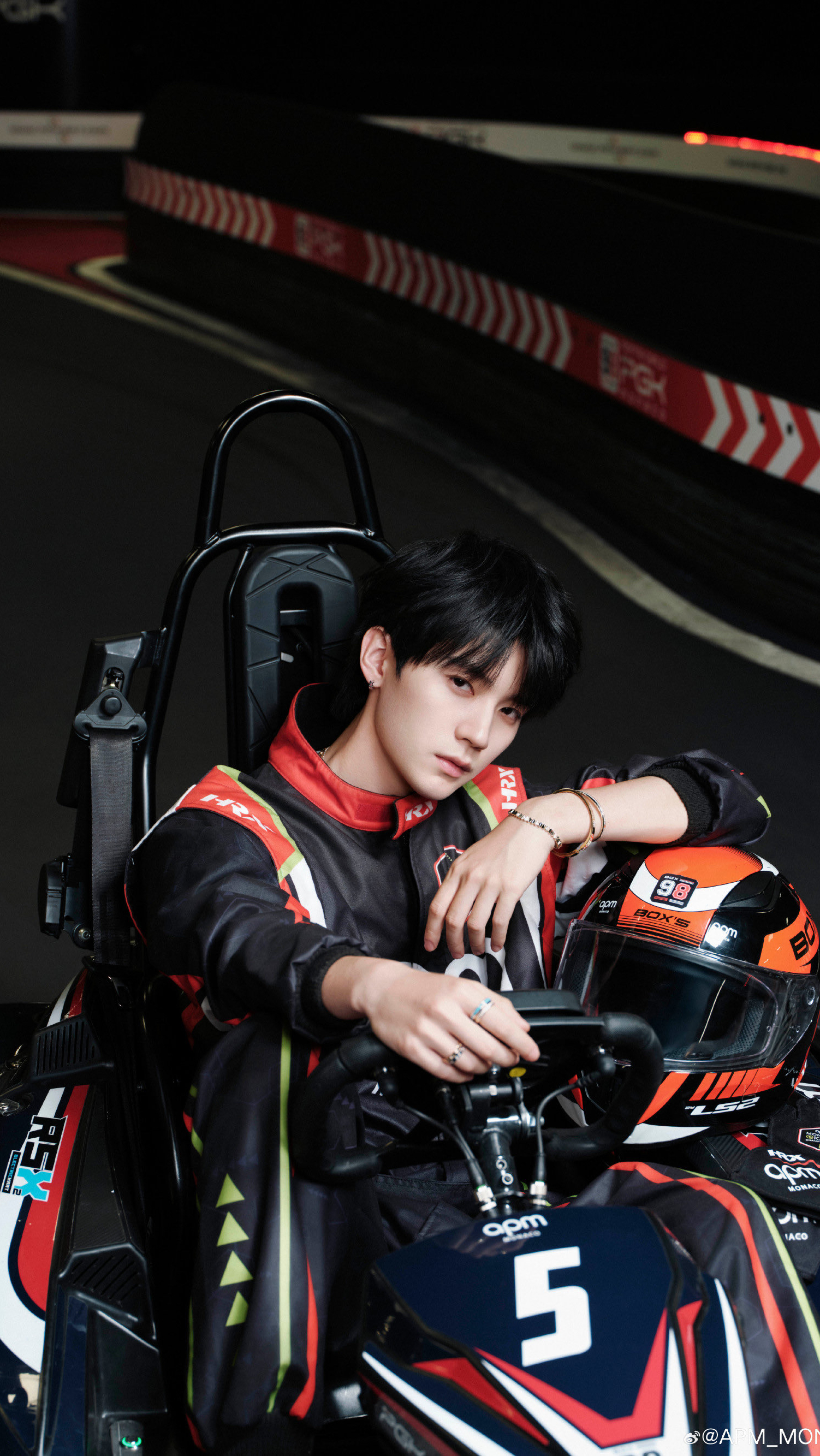 Behind-the-scenes cut of Zhou Yiran