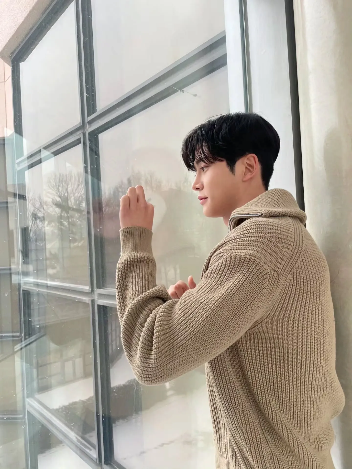 로운의 비하인드 컷