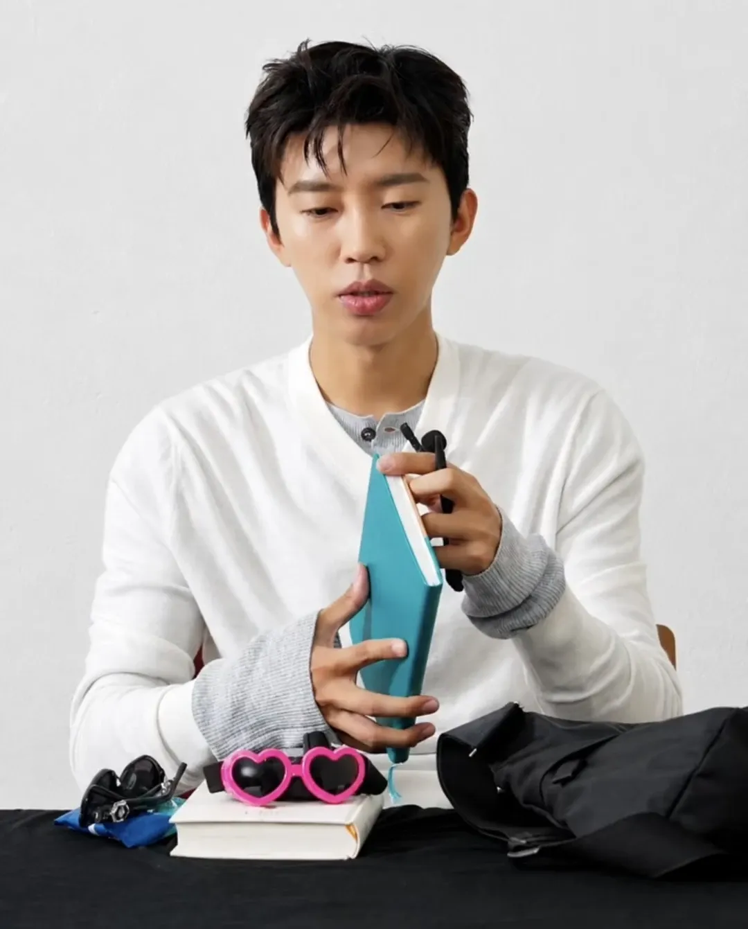 Behind-the-scenes cut of Lim Youngwoong