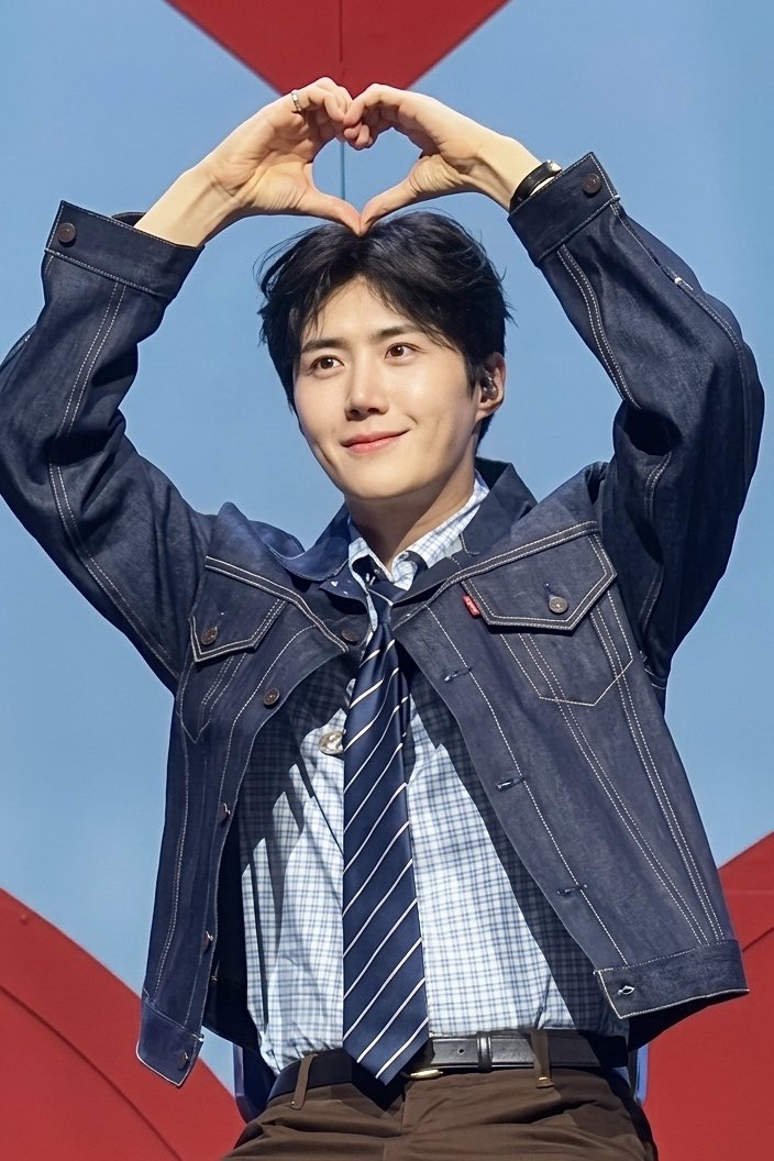 粉丝拍下的金宣虎瞬间