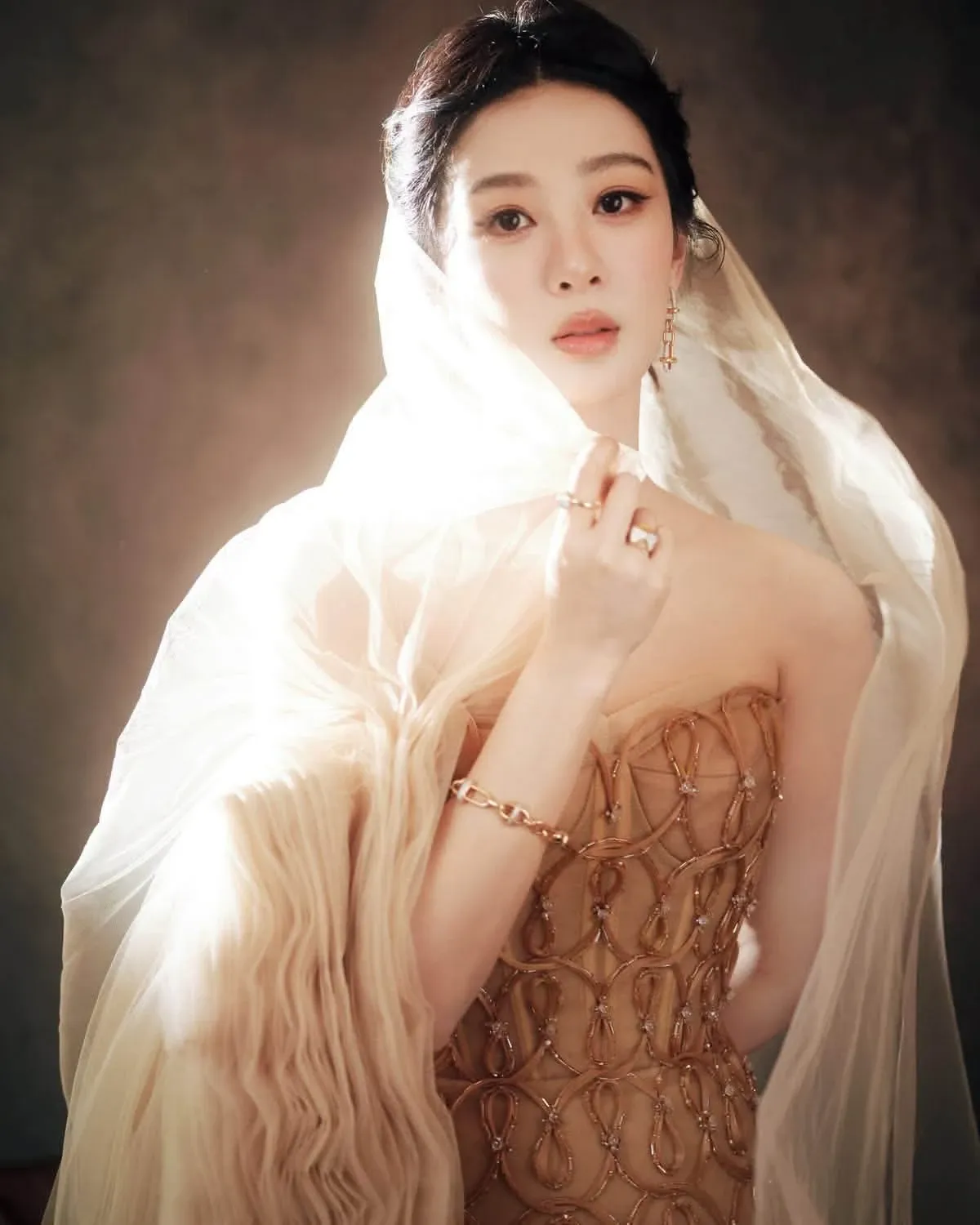 Behind-the-scenes cut of Yang Zi