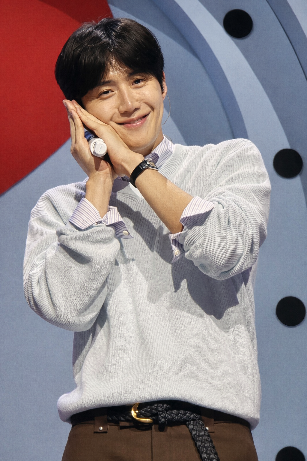 粉丝拍下的金宣虎瞬间