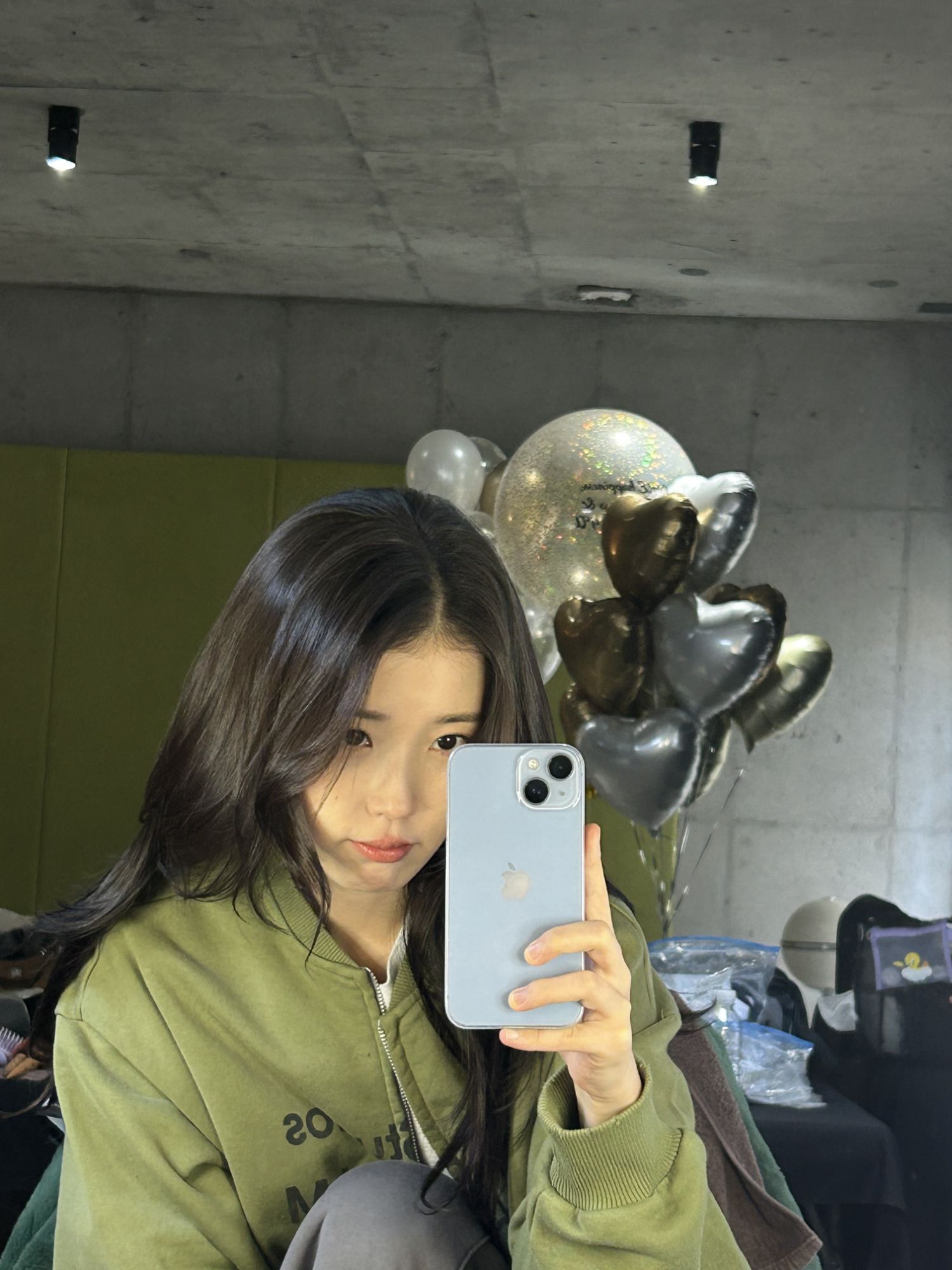 Cuplikan di balik layar dari IU