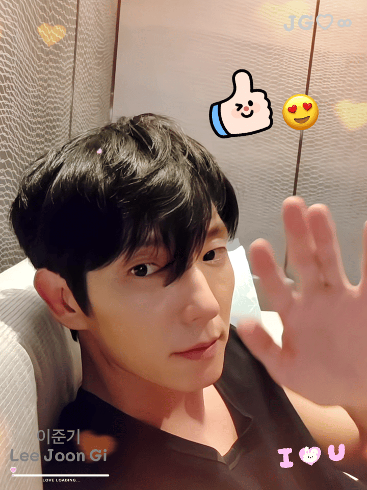 A moment captured by a fan of Lee Joongi