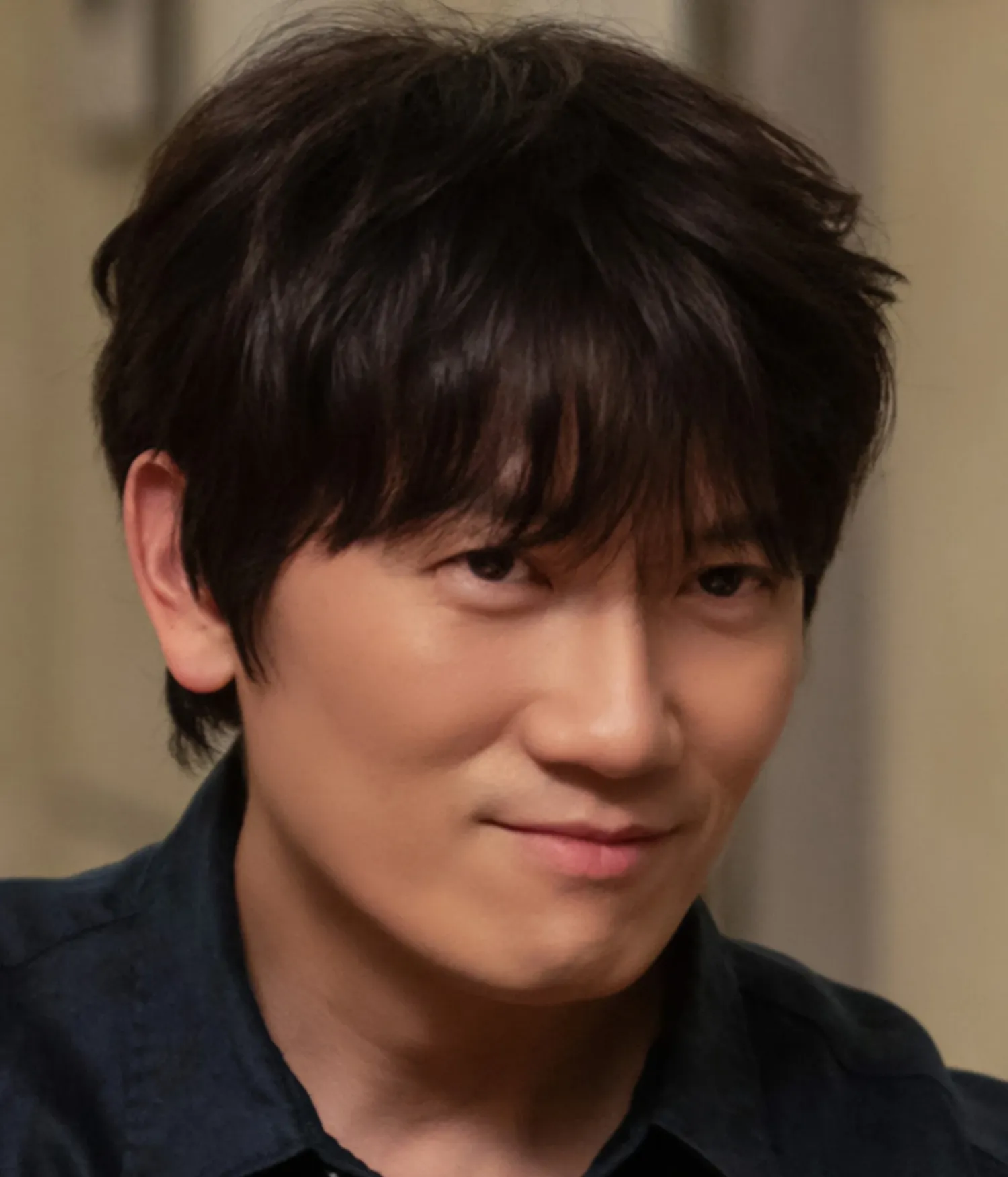 Behind-the-scenes cut of Ji Sung
