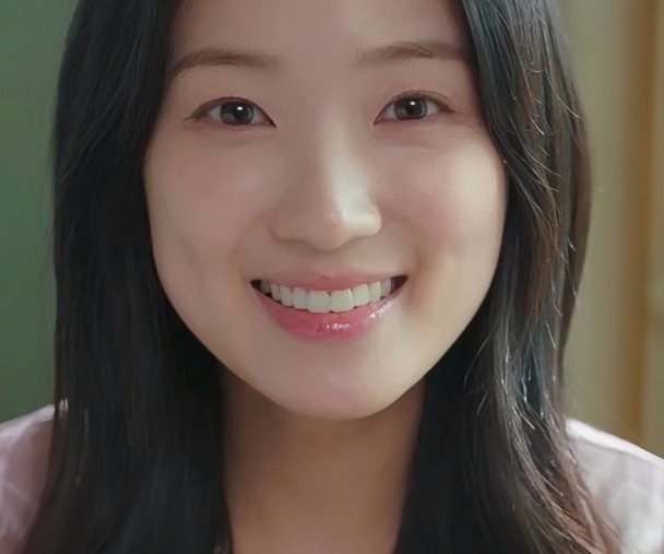 Behind-the-scenes cut of Kim Hyeyoon