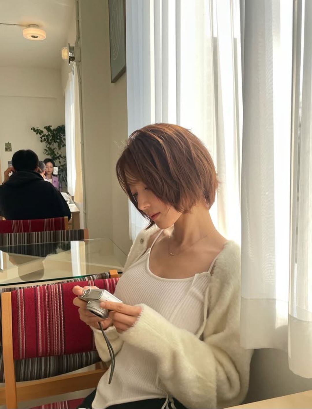 Behind-the-scenes cut of Lee Seyoung