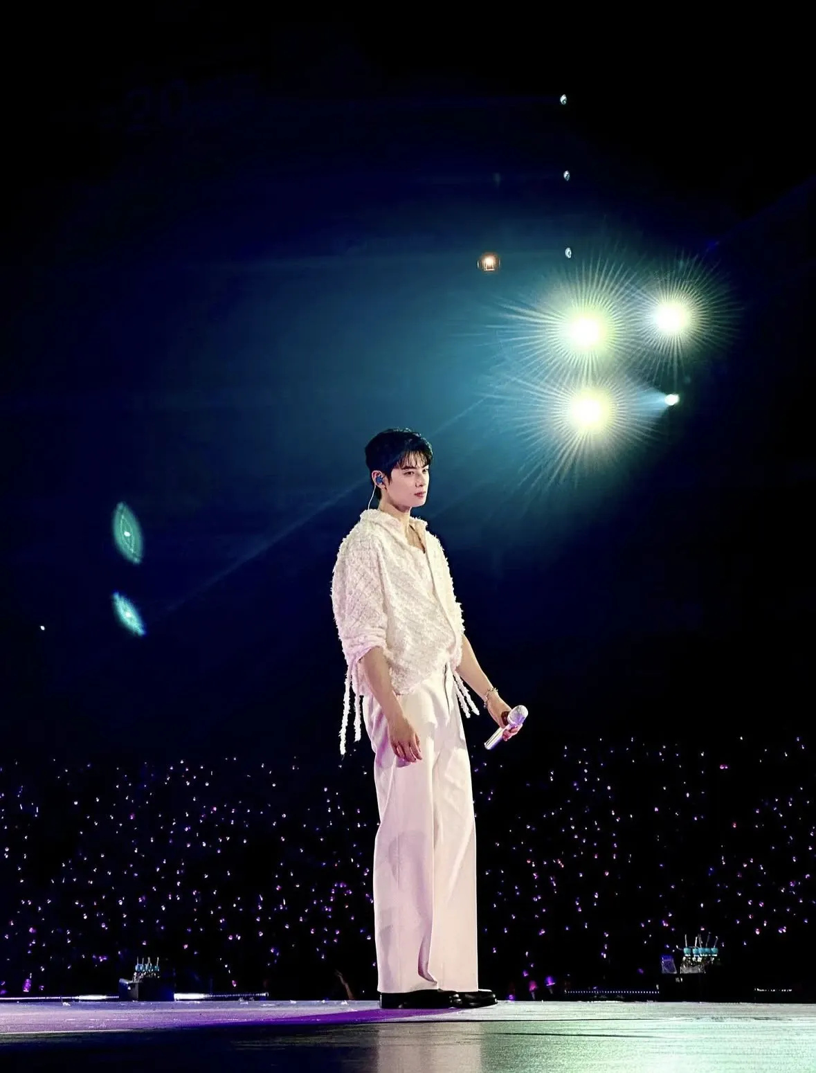 A moment captured by a fan of Cha Eunwoo